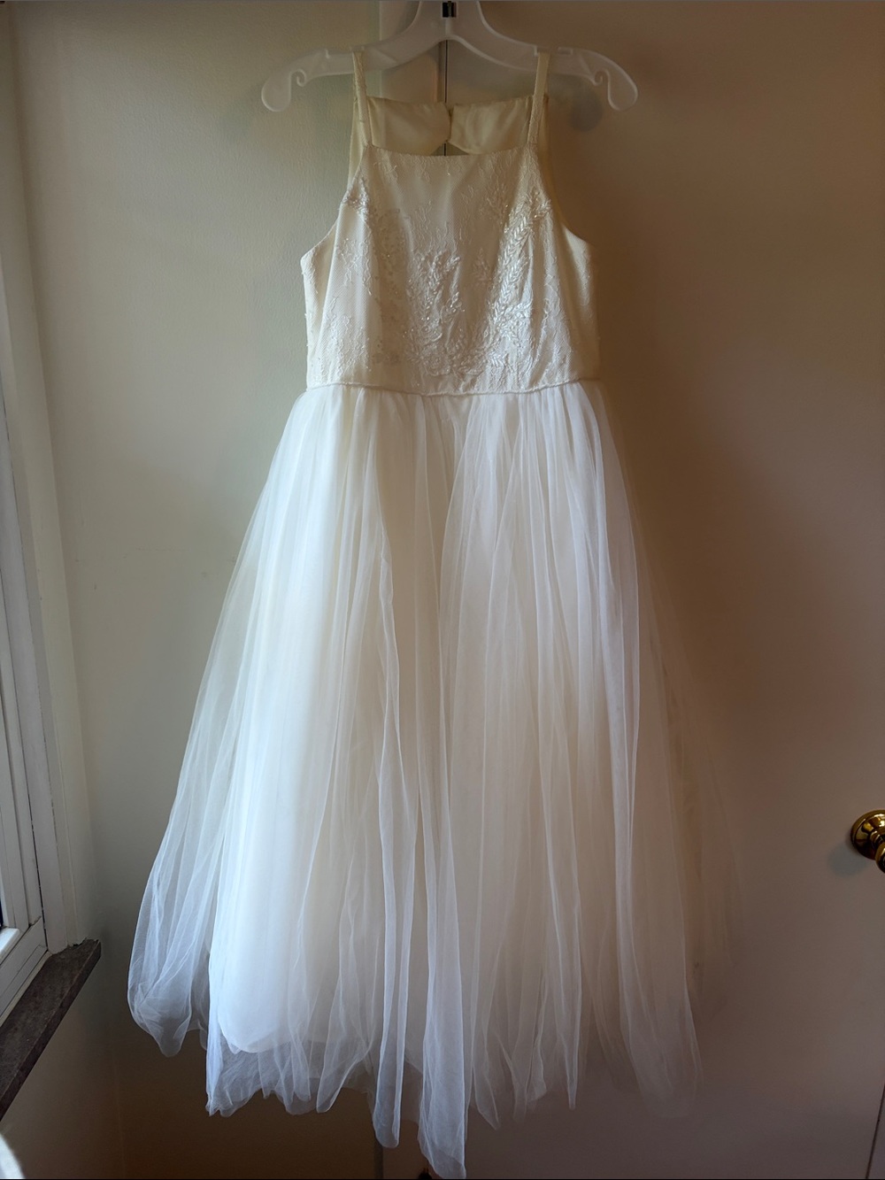 David’s Bridal Girl’s Ivory/Soft WhiteTulle Flower Girl Dress